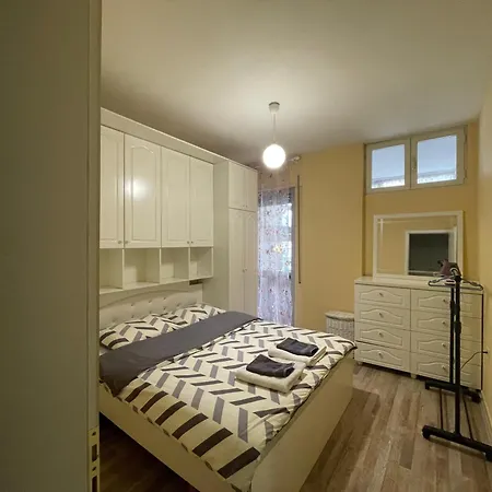 Bricks Near Pazari I Ri Apartment *